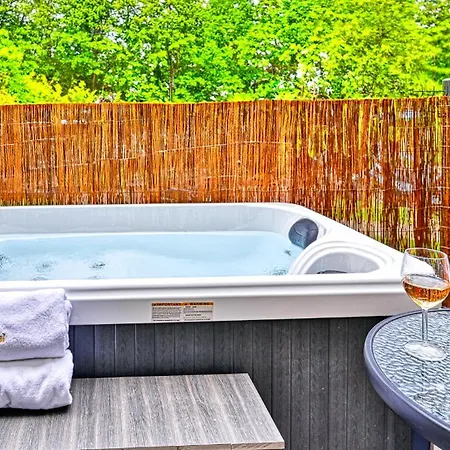 Z Prywatnym Jacuzzi Przy Deptaku By Royal Aparts Mountain Lejlighed *